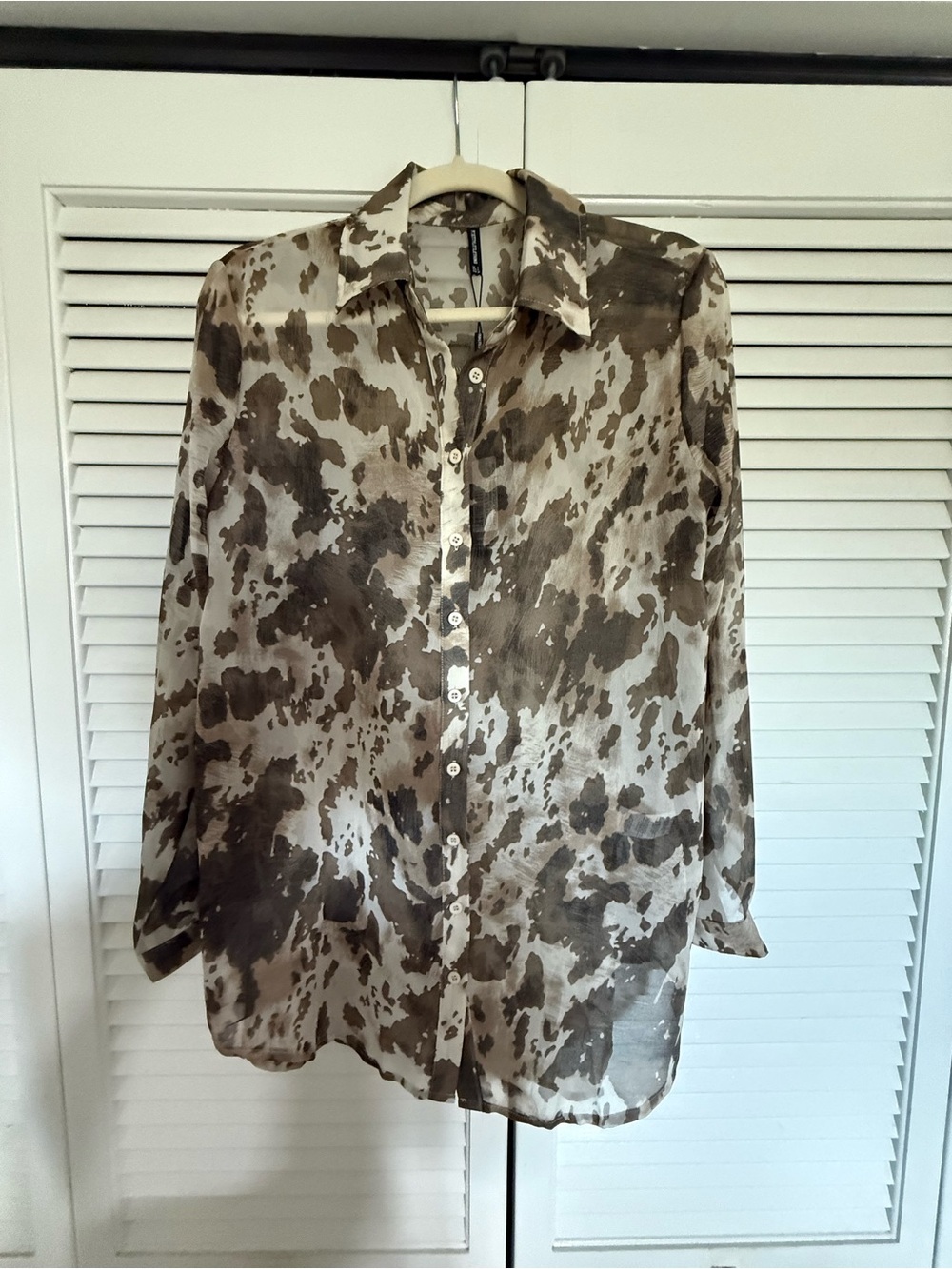 PrettyLittleThing Taupe and cream Abstract Print Button-Down Shirt